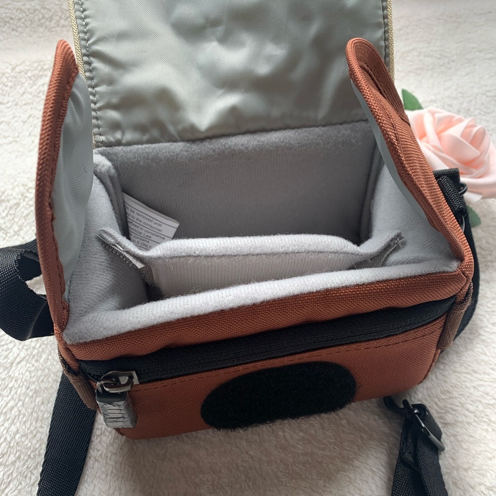 NWOT Roots mini camera bag - Picture 6 of 12